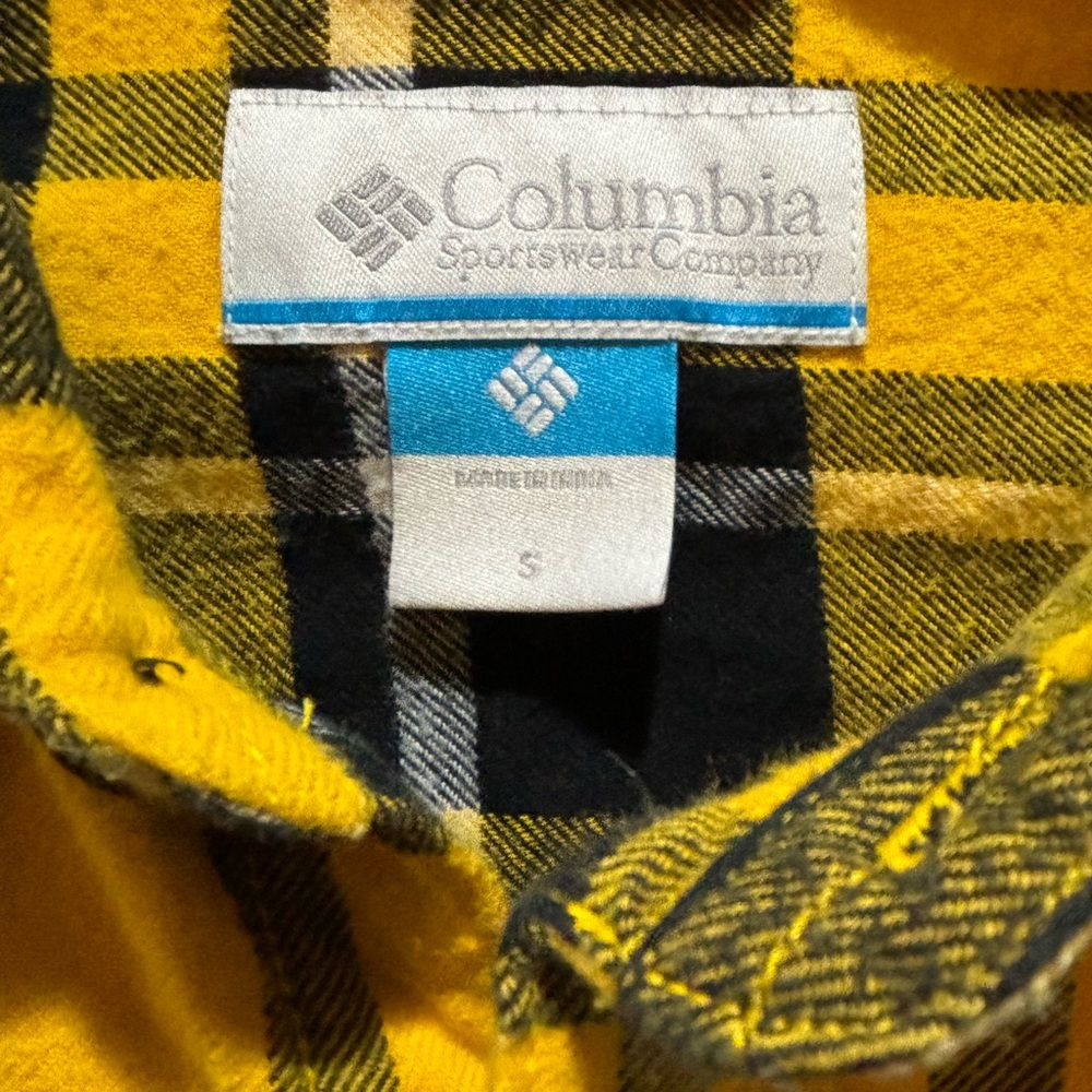 Columbia and Nike Iowa Hawkeye Black and Yellow Checkered Shirt and Nike Hoodie - Picture 3 of 12